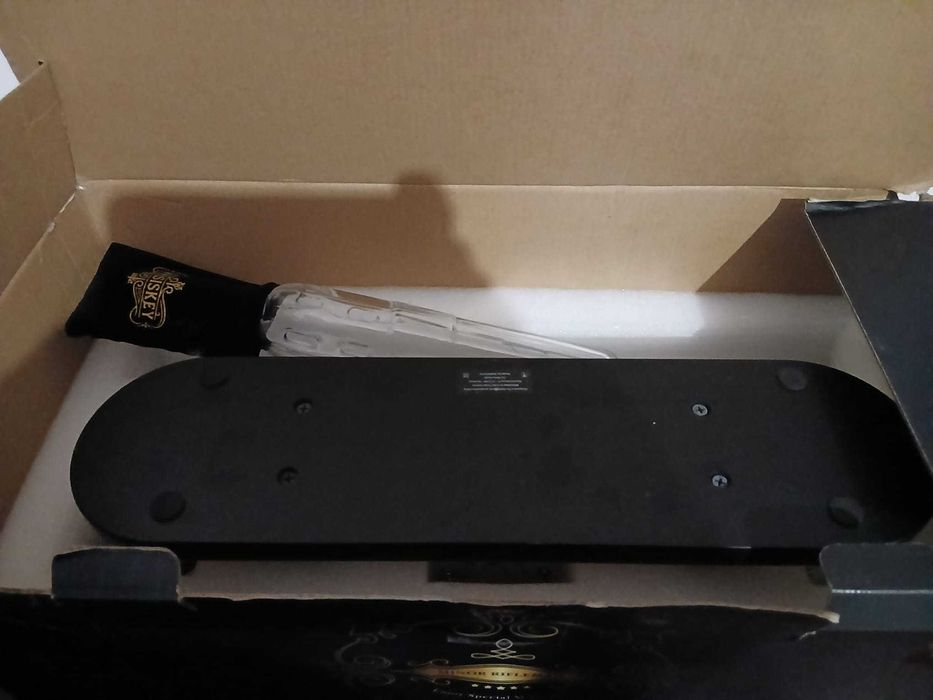 Set cadou wisky  AK 47 din  sticla