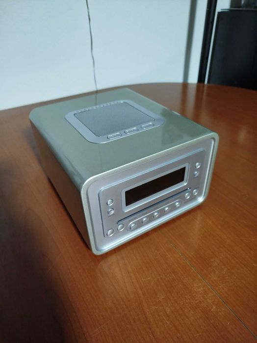 Sonoro cubo CD/MP3 Radio Timer! model: AU-1310. Model deosebit.