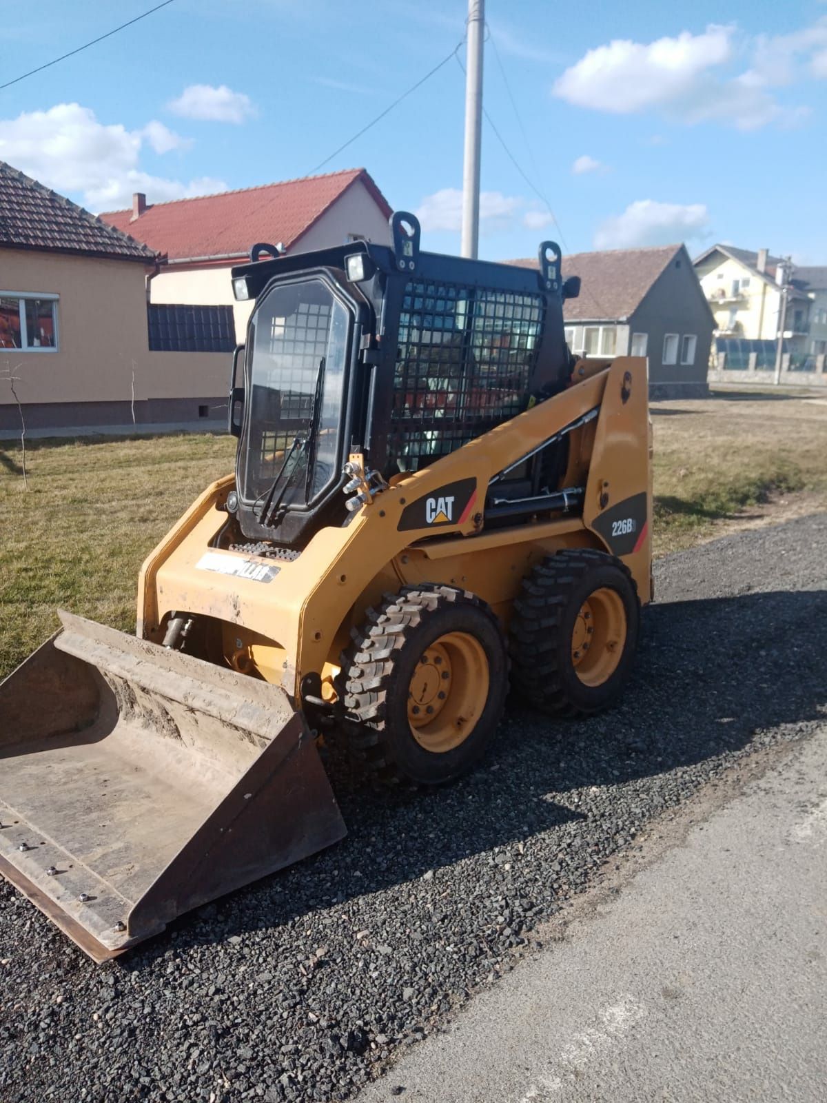 Miniexcavator Picon Bobcat demolare sapat fundatii