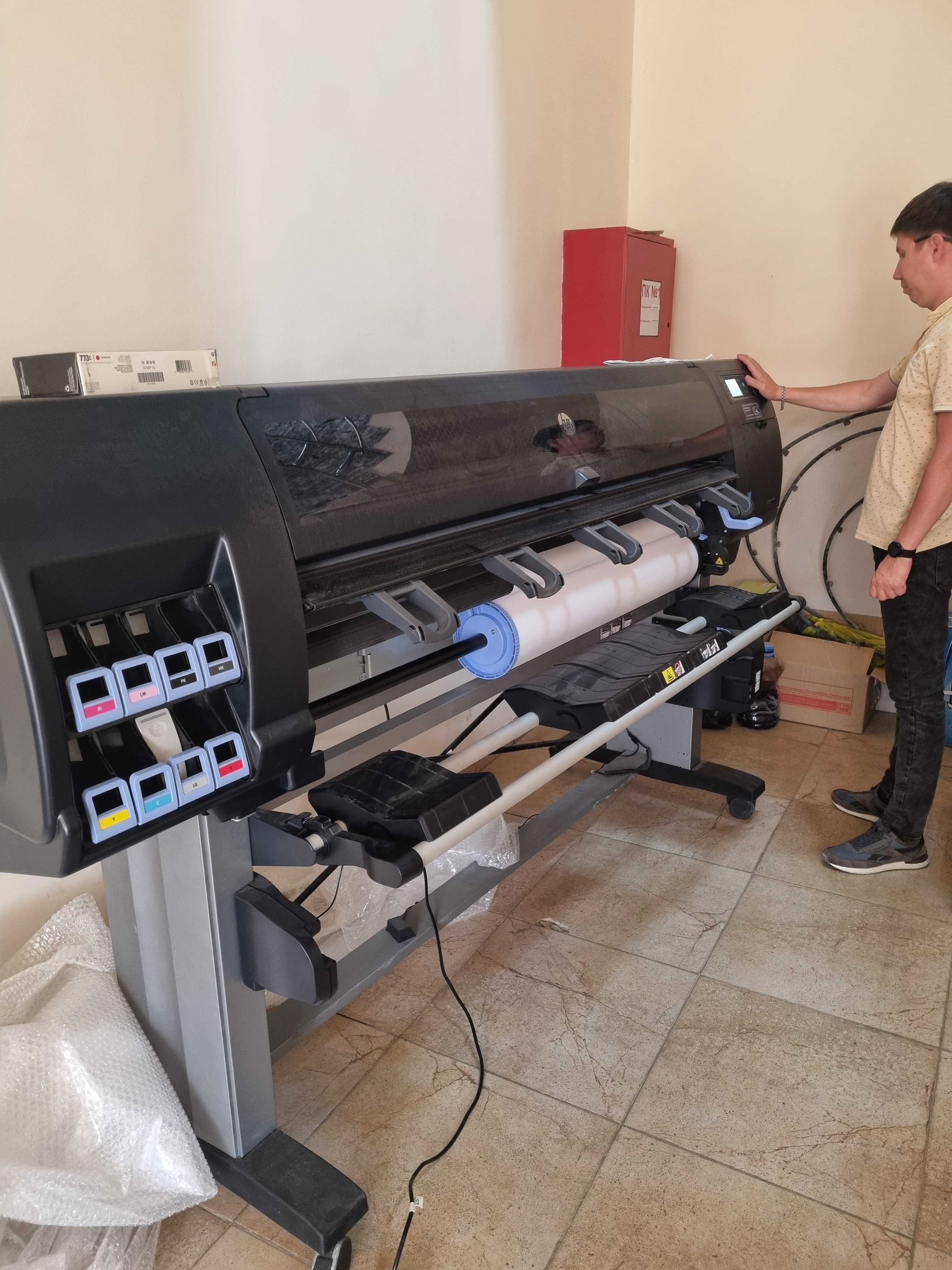 2 в 1: принтер и плоттер HP DesignJet Z6800 + 12 рулонов ватмана
