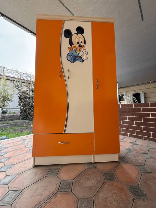 Детский шкаф с рисунком Микки Мауса в отличном состоянии