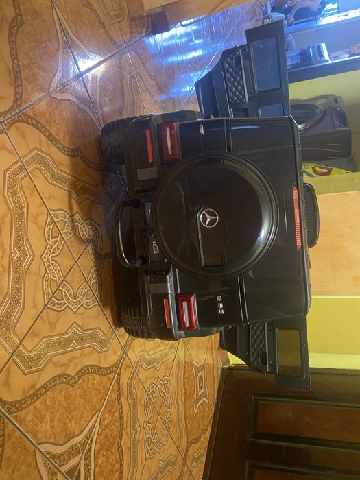 Vand masina electrica folosita de 3 ori