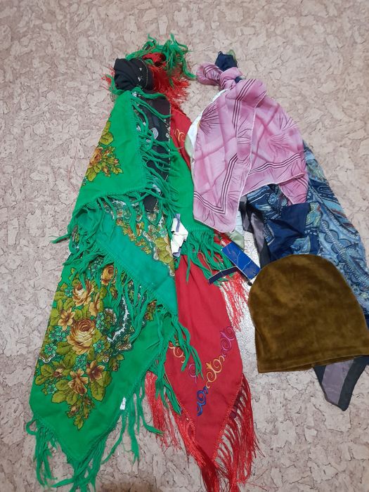 Платки зелёный красный плотные