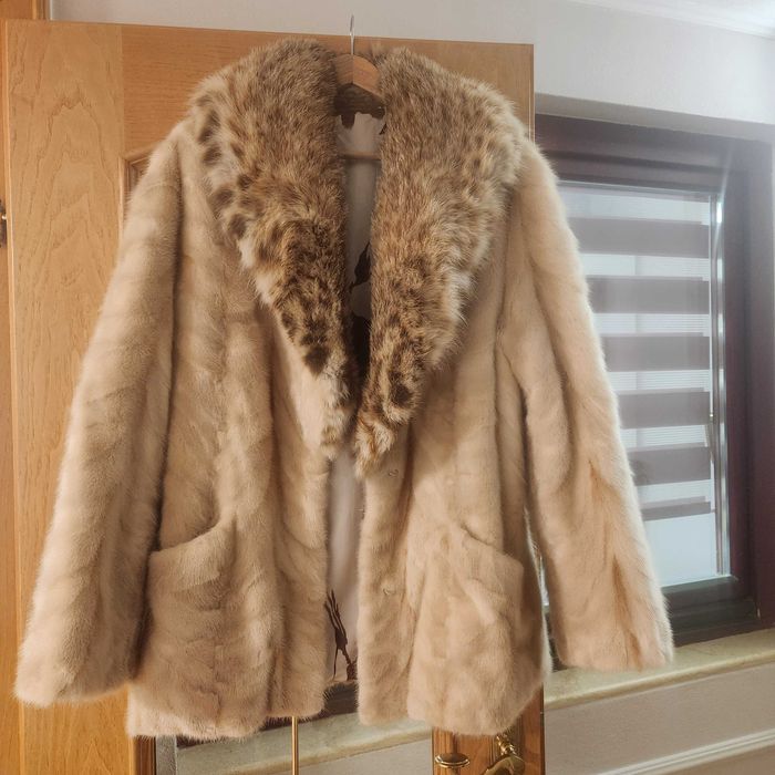 Blana nurca cu guler vulpe