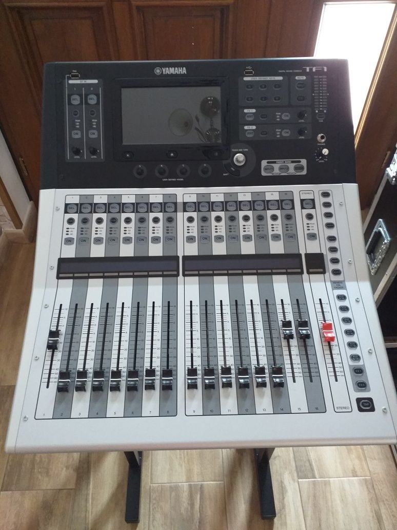 Vand Mixer Yamaha TF 1