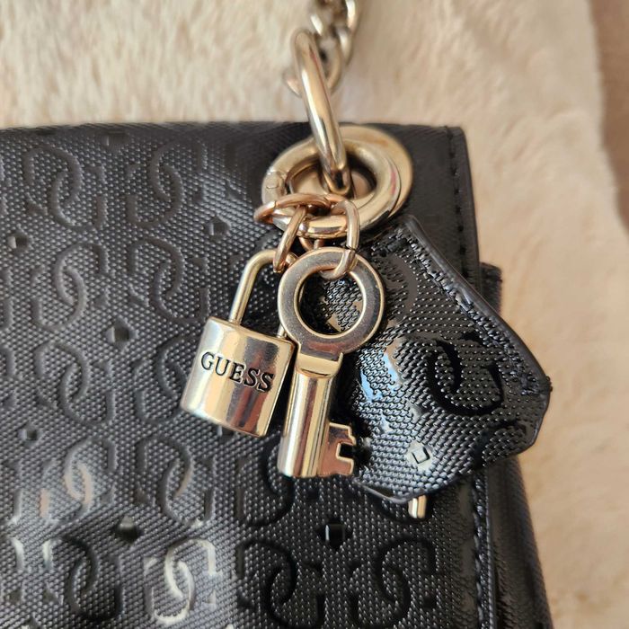 Дамска елегантна чанта guess черна оригинал