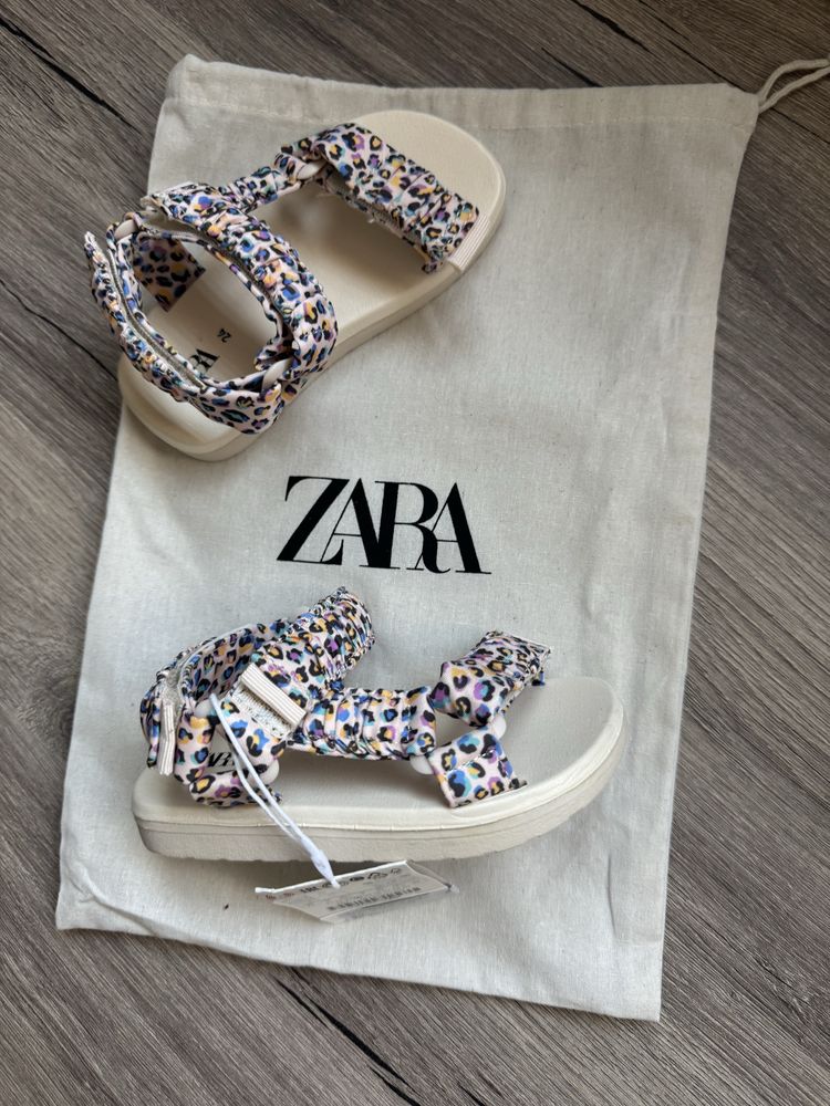 Бебешки сандали Zara за момиче