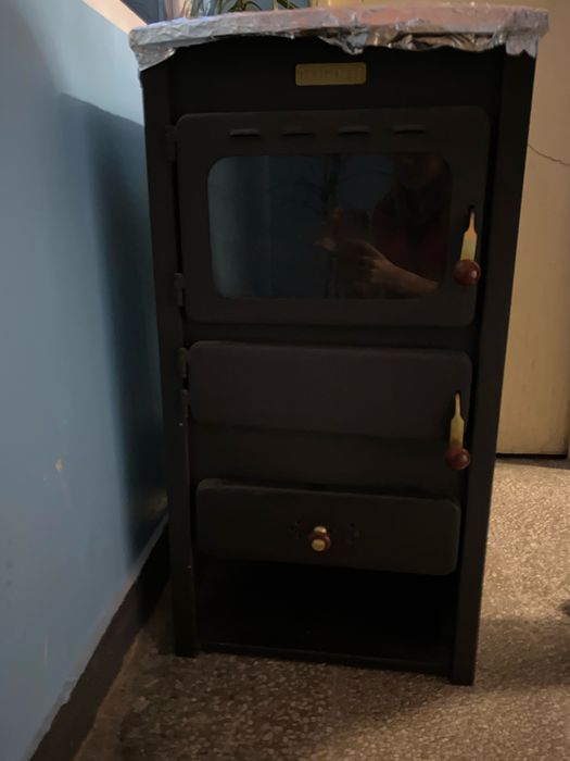 Камина отоплителна на твърдо гориво