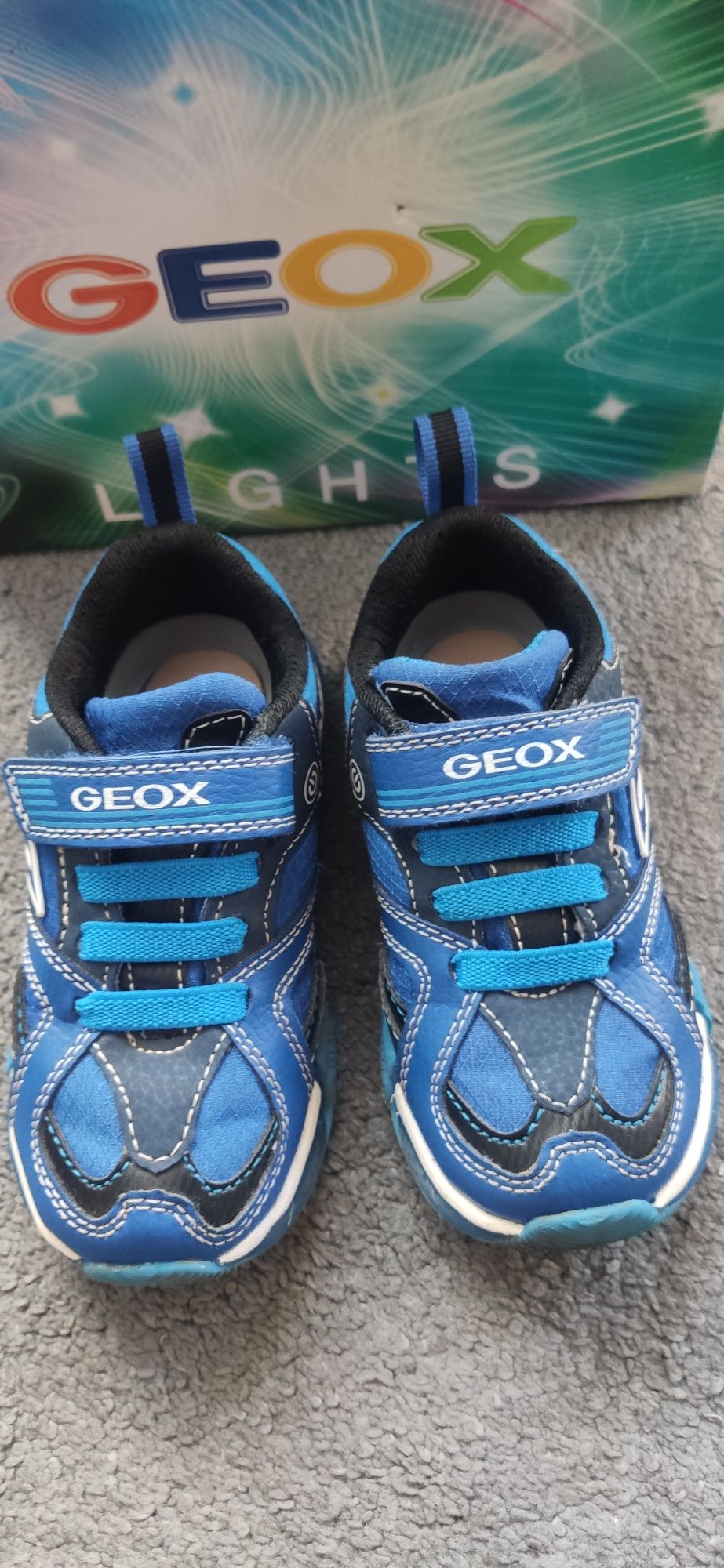 Светещи детски маратонки Geox