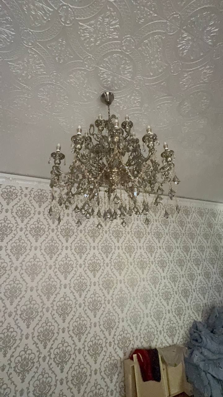Срочно продам люстру