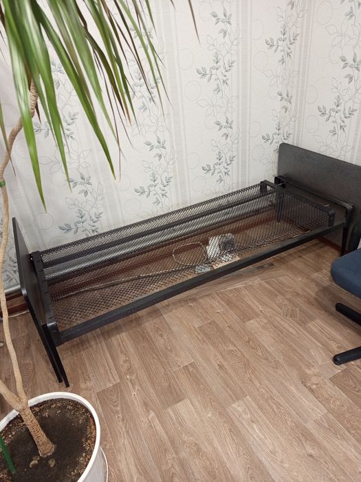 Продам панцерную кровать