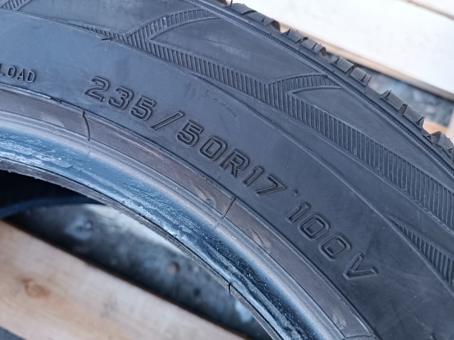 2бр. зимни гуми 235/50/17 Falken