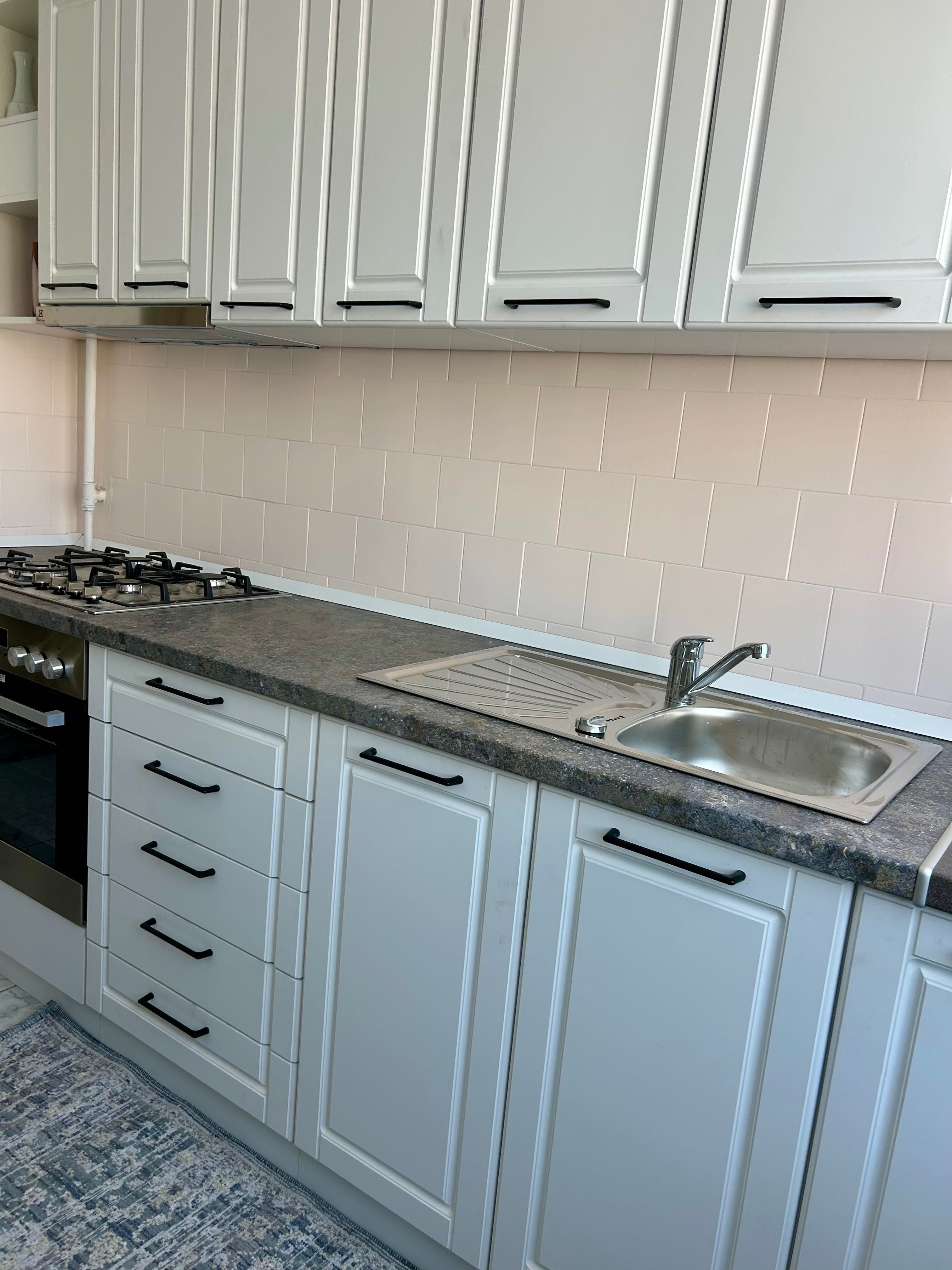 Închiriez apartament 3 camere Str Milea