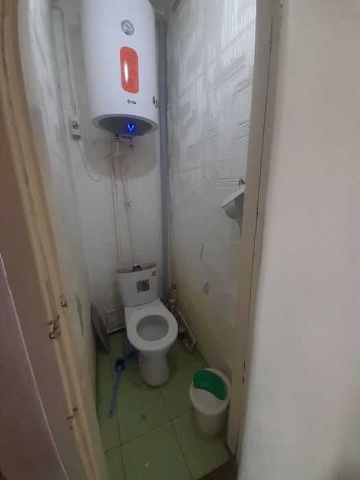 Продаётся 2х ком кв в чирчике 4 этаж на Тройцки 77 серия дом кирпичный