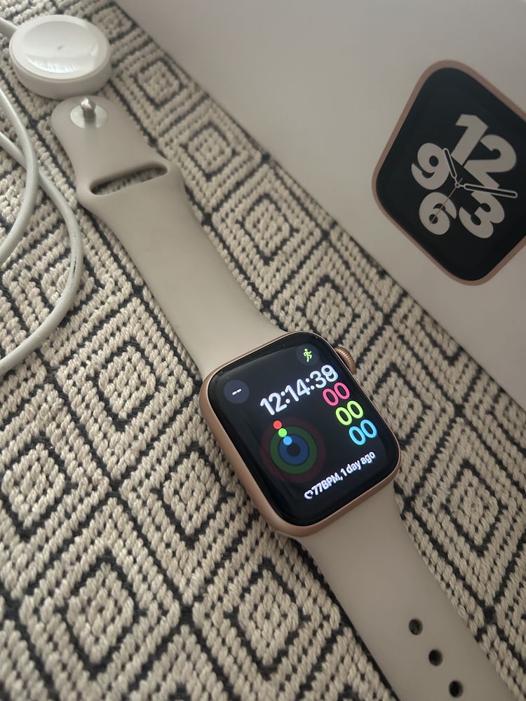 Apple Watch SE 40mm Gold