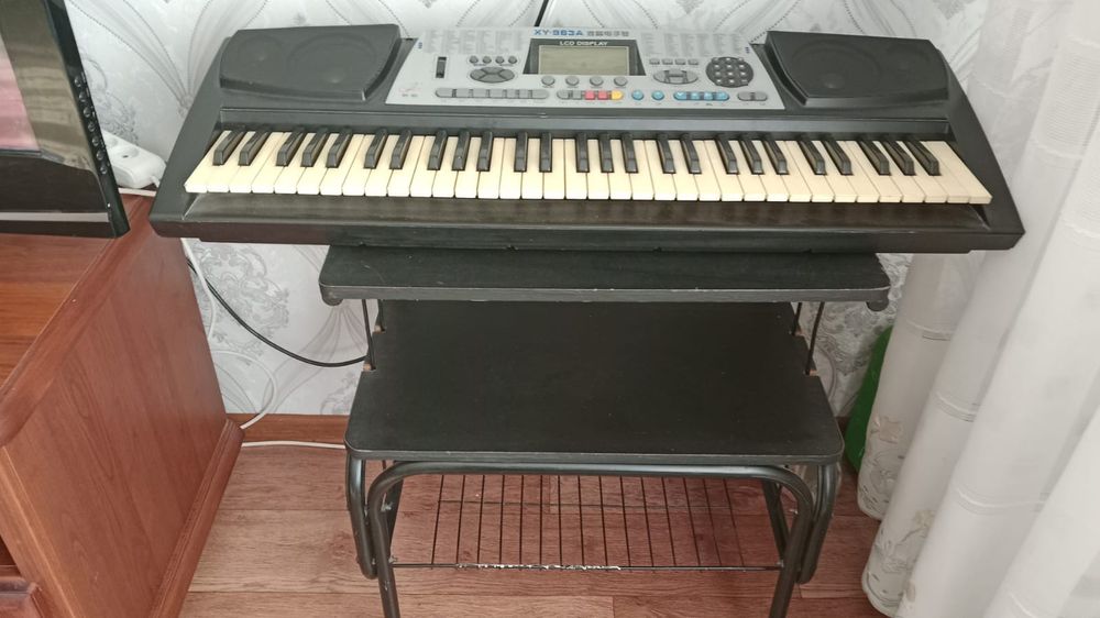 Синтезатор. Музыка. Инструмент музыкальный.