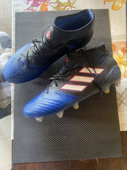 Vand ghete de fotbal Adidas