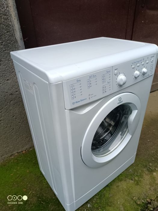 Mașină de spălat rufe Indesit