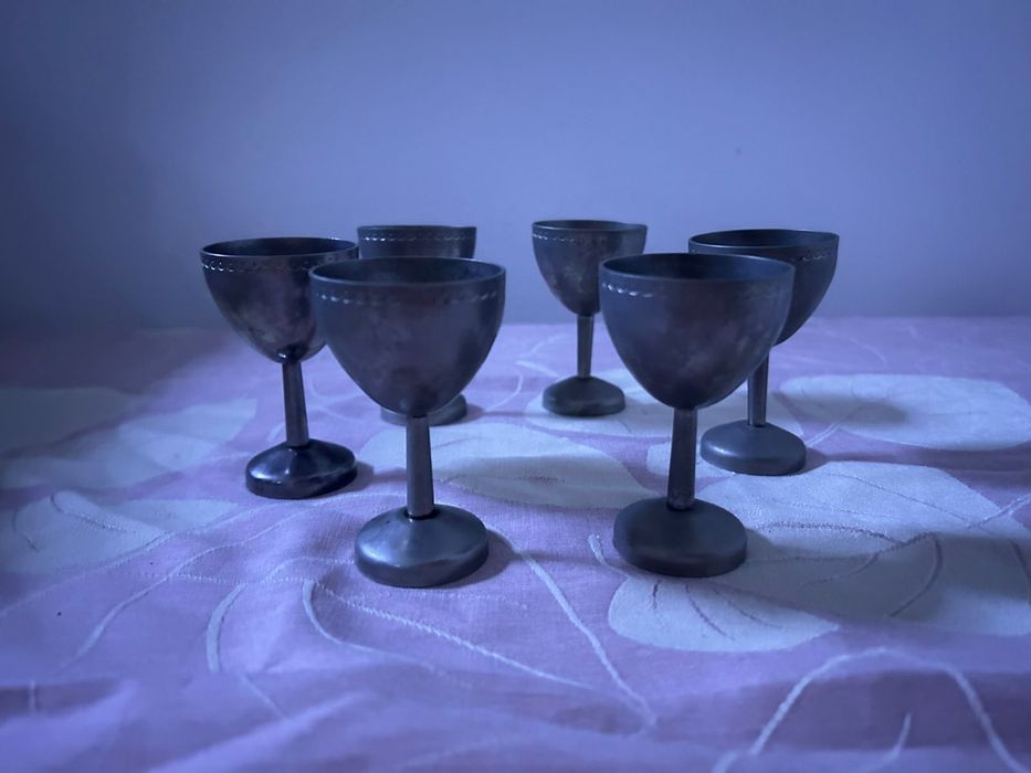 Продаю набор винтажных металлических рюмок (6 шт.)
