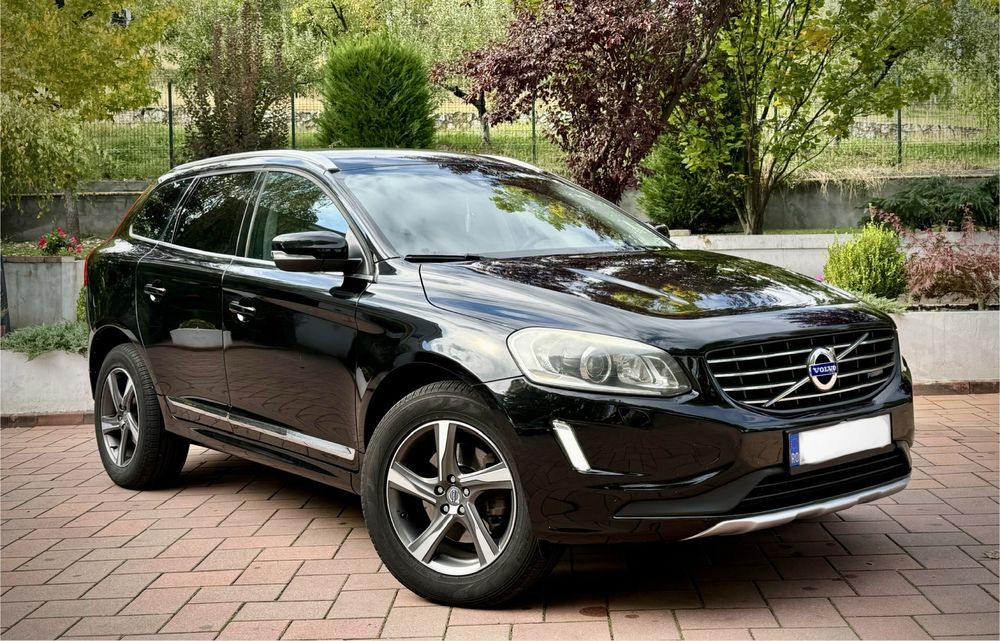 Volvo XC60 D4 R Design 4x4 Cutie Automata! Garantie 12 Luni
