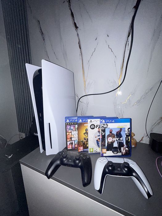 Продаю Пс 5 1тб срочно успейте