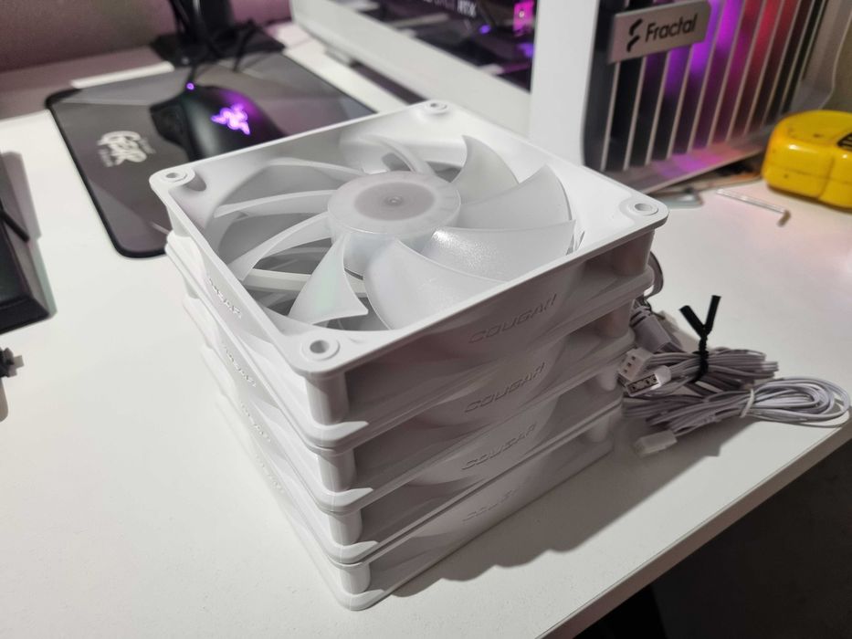 Корпусный вентелятор Cougar CR120-W