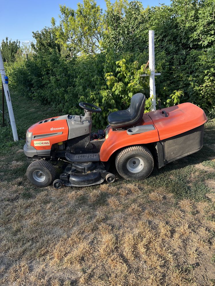 Vand tractor de tuns iarba