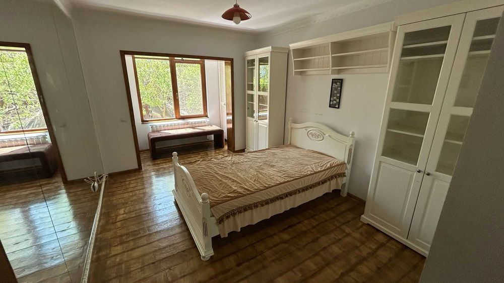 Apartament de 135 mp, 250 mp gradina, 3 locuri de paracare - 179 000E