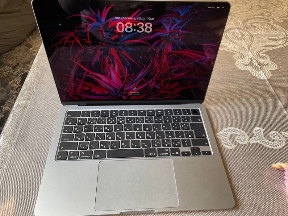 MacBook Air 13" (M4, 2024)