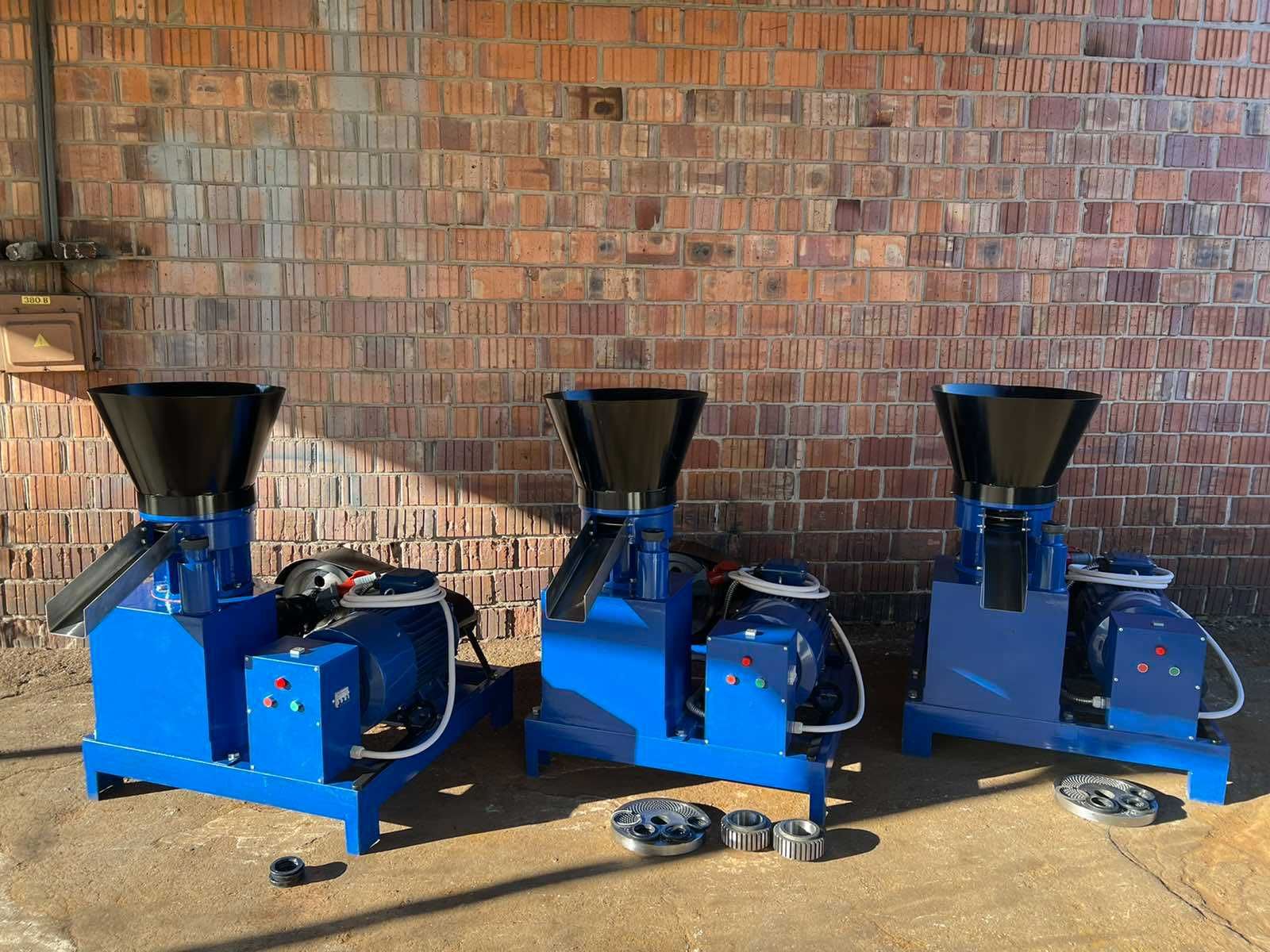 Masina de peleti GRAND 300 PRO Productivitate: max. 400kg/h NOU