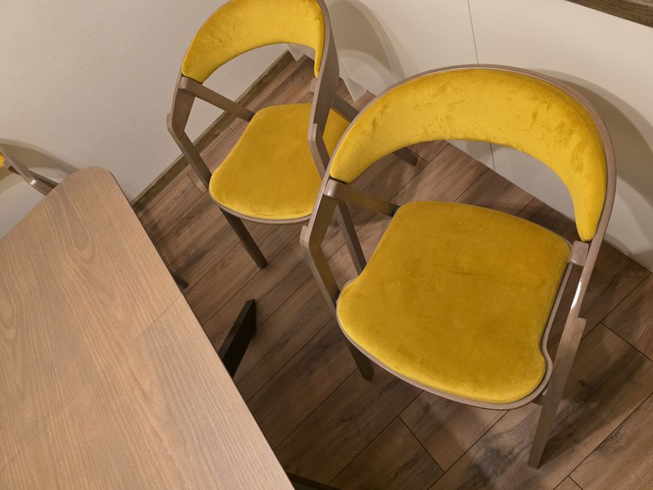 Комплект кухненска маса с 4 бр. столове