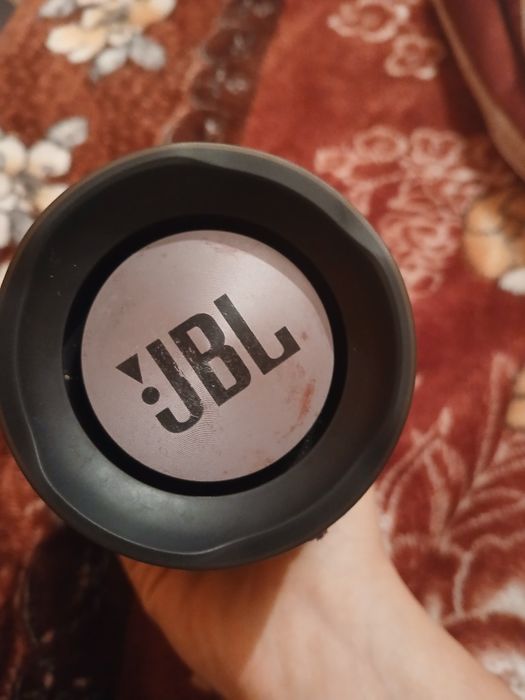 Vând boxa jbl funcțională