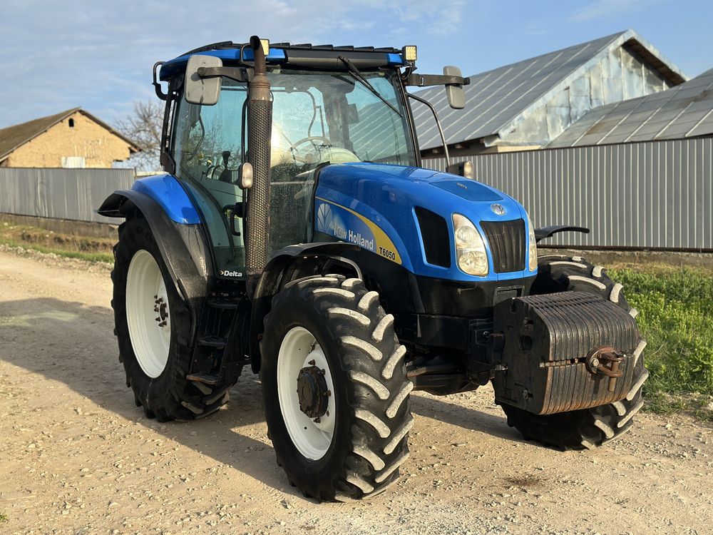 Tractor New Holland T6050 2012 John Deere Case