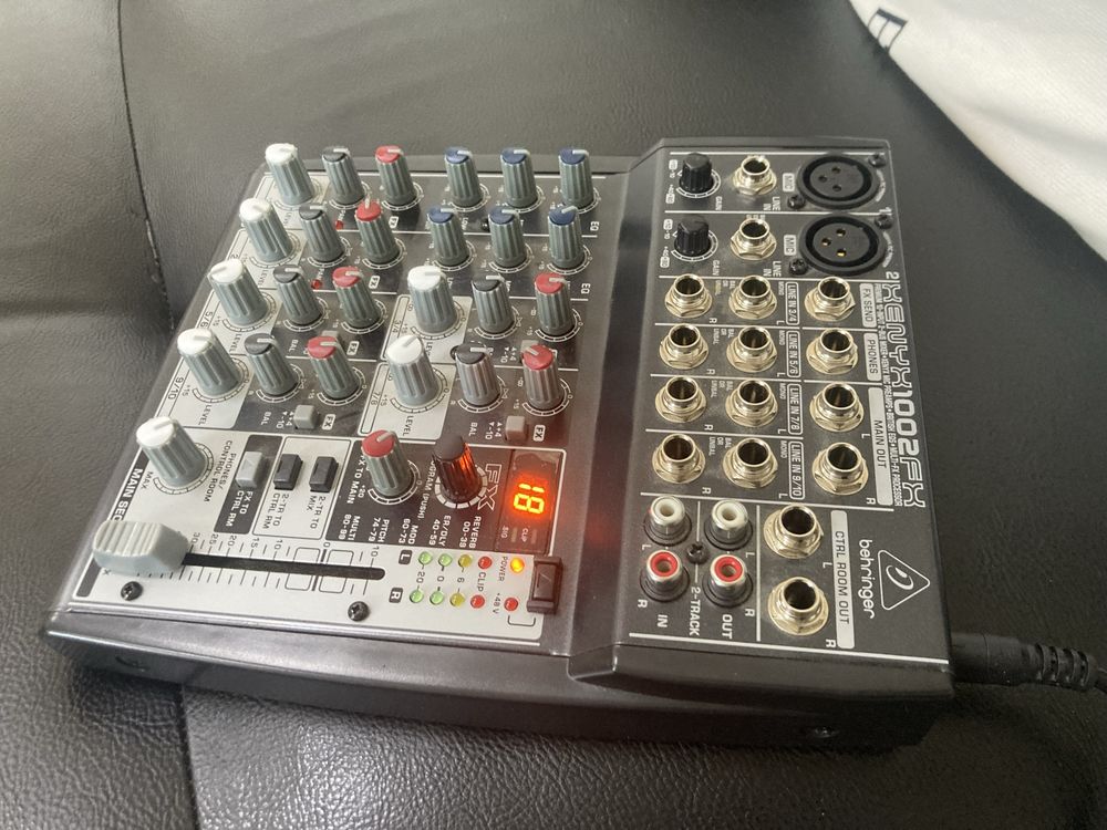 Микшерный пульт Behringer Xenyx 1002 FX