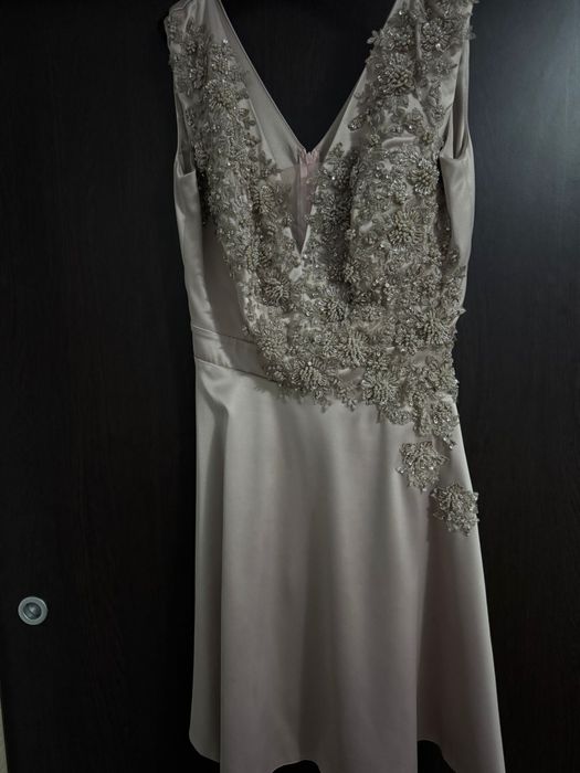 Vand rochii toate realizate pe comanda