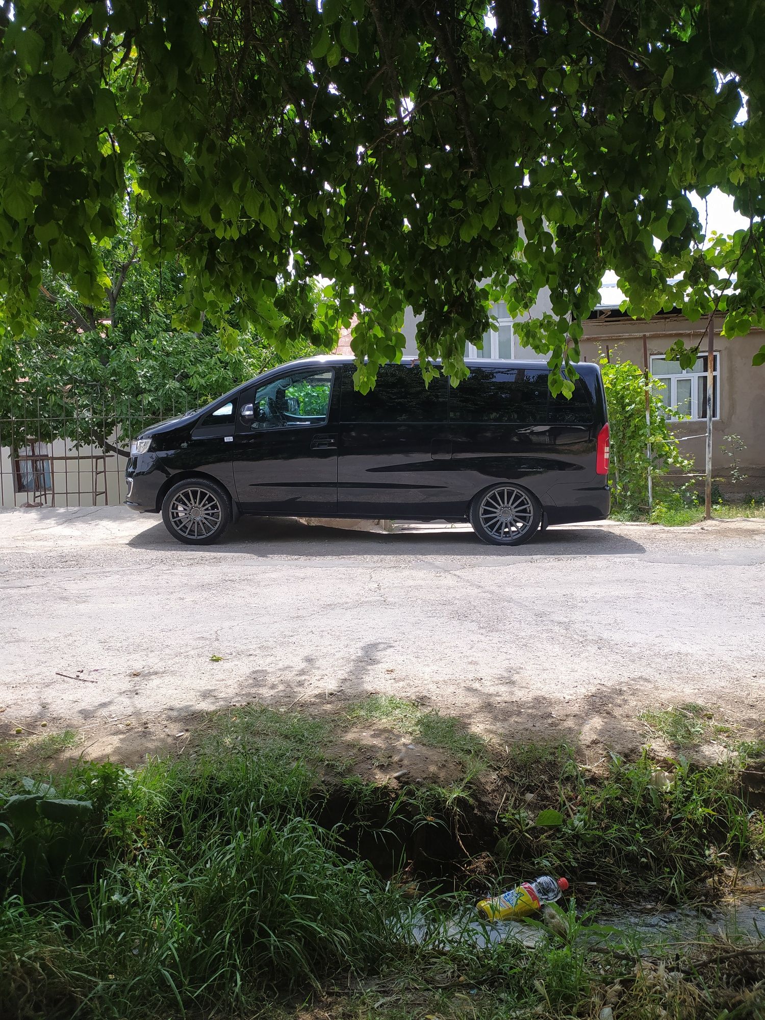 Mikroavtobus miniven taksi toqqa