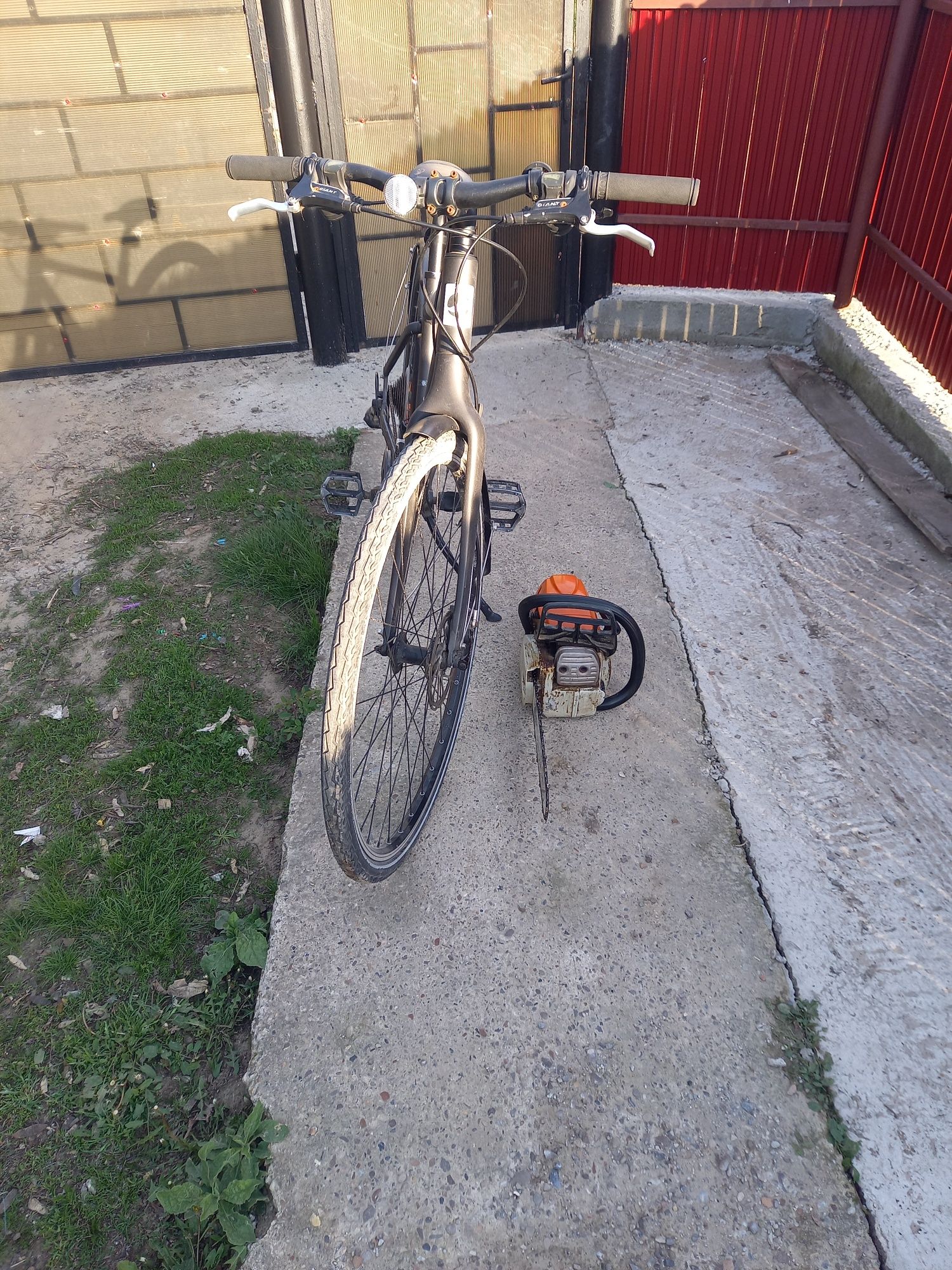 Bicicleta și drujba stihl 231