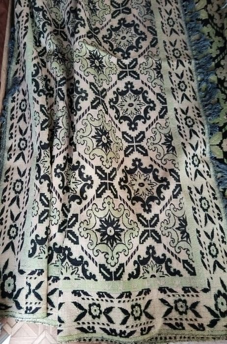 Ръчно тъкан вълнен килим от 80-те години