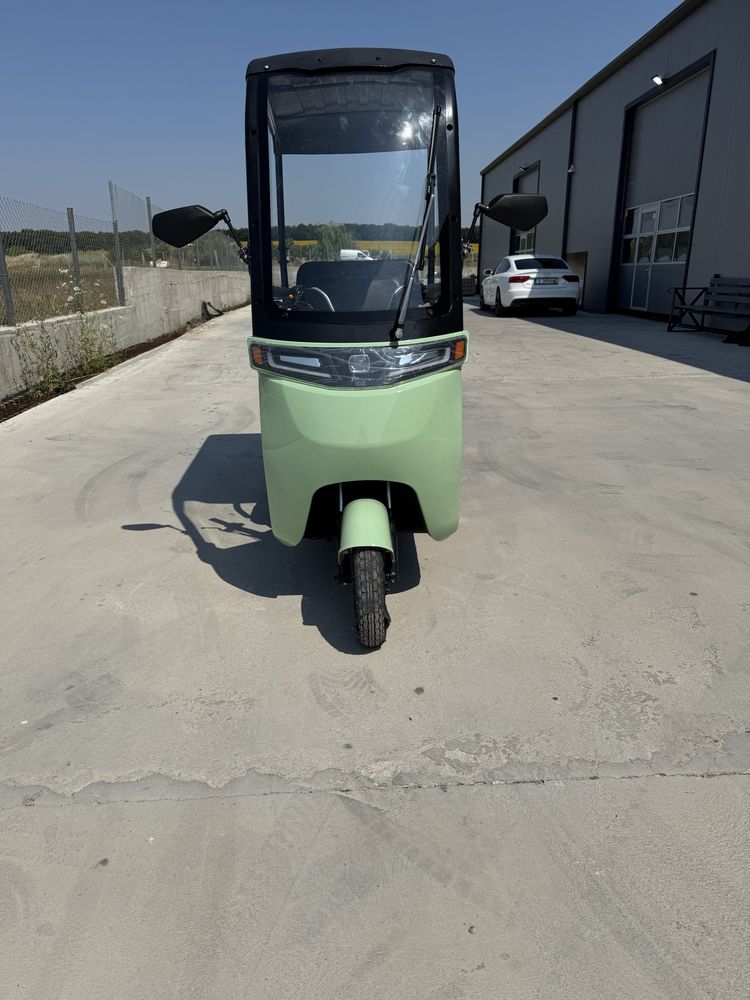 Електрическа триместна триколка ЕТ-09 2000W 72V/20AH с покрив
