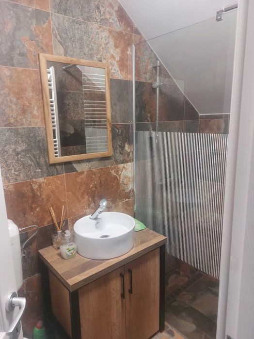 inchiriez apartament 2 camere pe Bilascu,finisat ,mobilat.