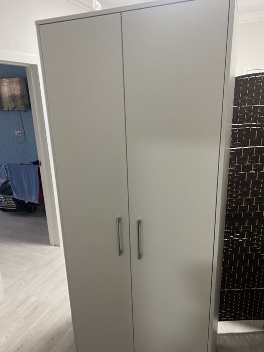 Шкаф белый
