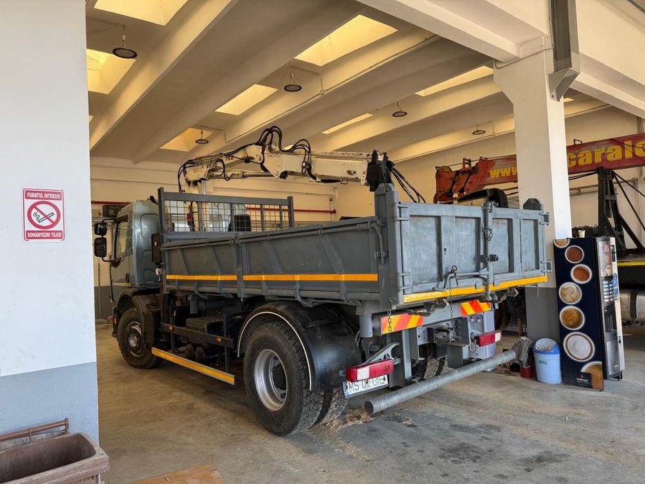Volvo autobasculanta cu macara, cupa,rotitor si carlig