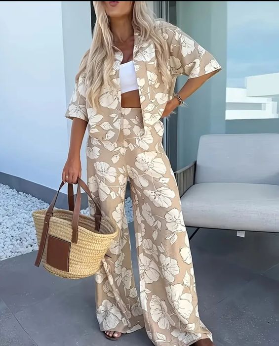 Комплект панталон с риза. Флорален