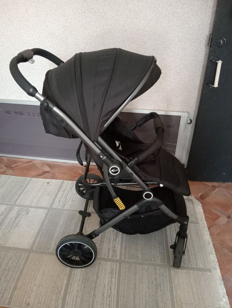 Продам коляску прогулочную
