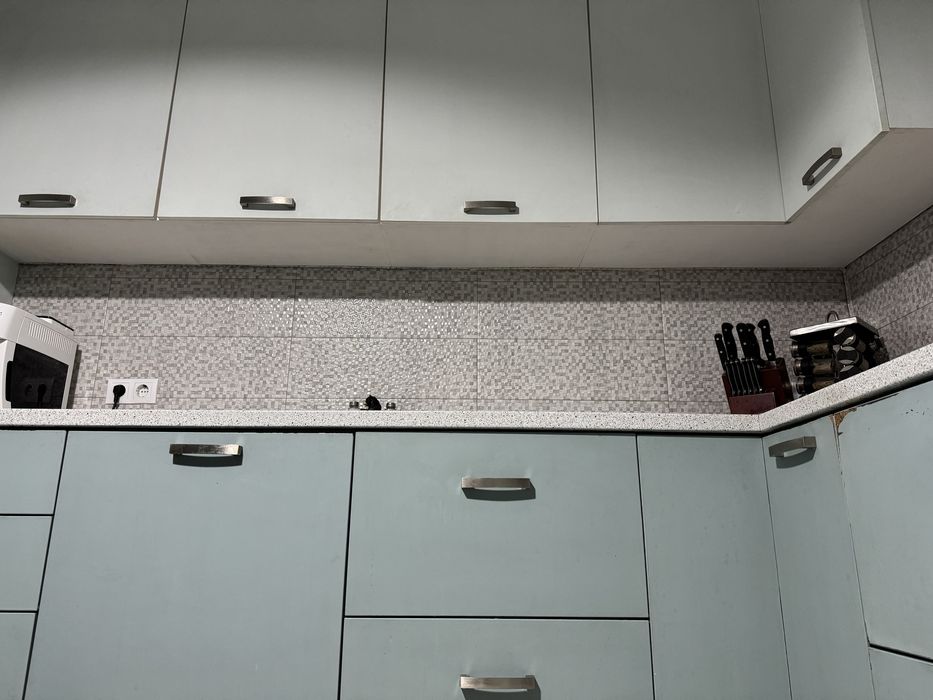 mobila de bucatrie turcoaz