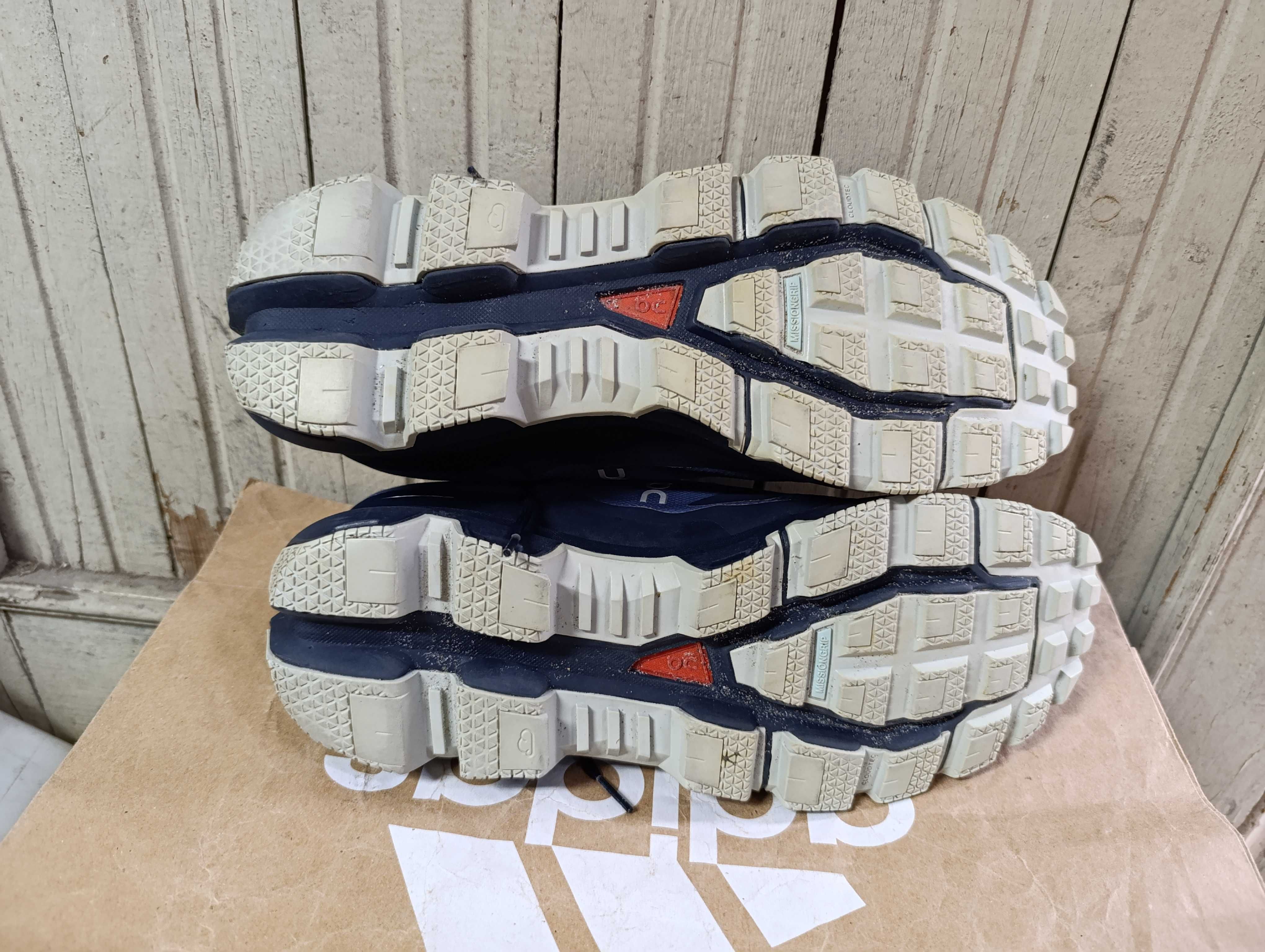 ''On Cloudventure Waterproof''оригинални маратонки 45.5 номер