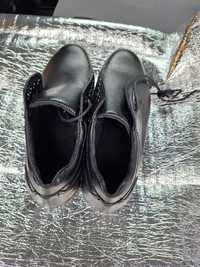 Pantofi negrii mărimea 43