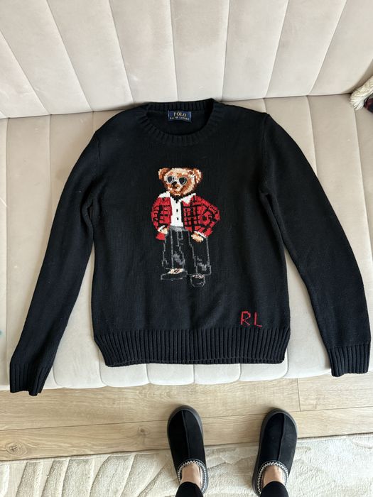 Черен Пуловер с мече.