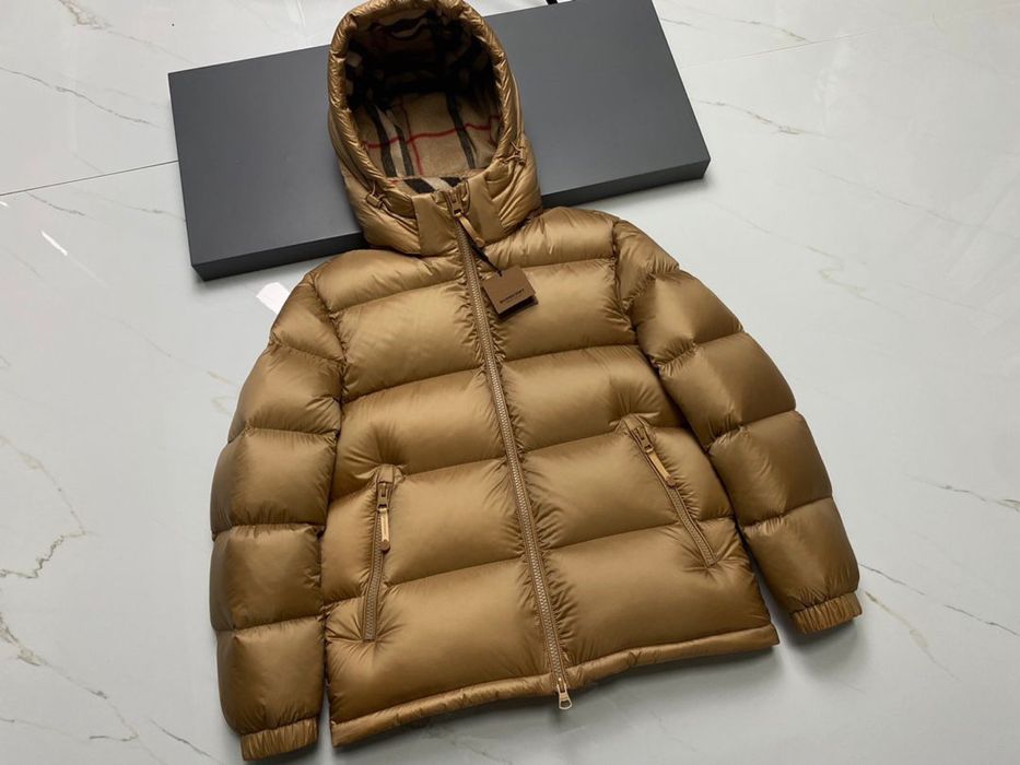 Geaca Burberry , calitate premium , pe comanda , noua , M