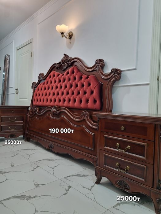 Новая кровать ,2 тумбы( большие) из  дерева.